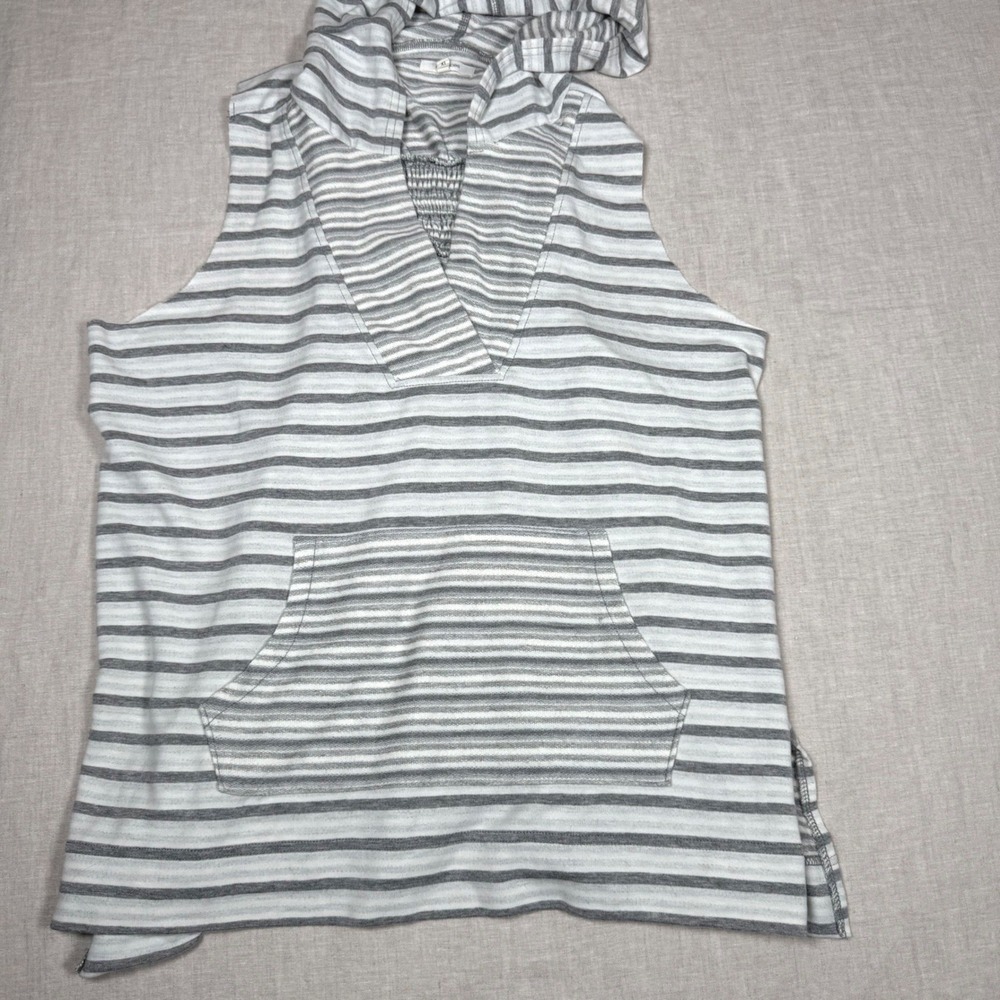 Maurices Sleeveless Hoodie Womens XL Gray Striped Excellent Smocked Back Top